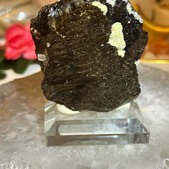 Pyrrhotite with Wolfermite